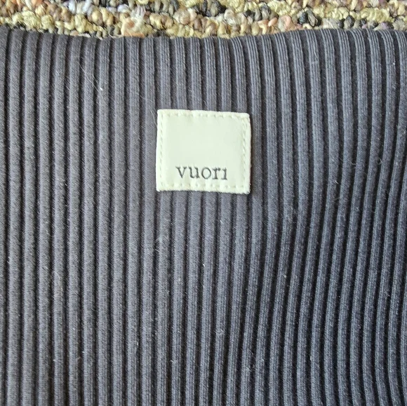 Vuori Women's Dark Bike Shorts - Picture 4 of 6